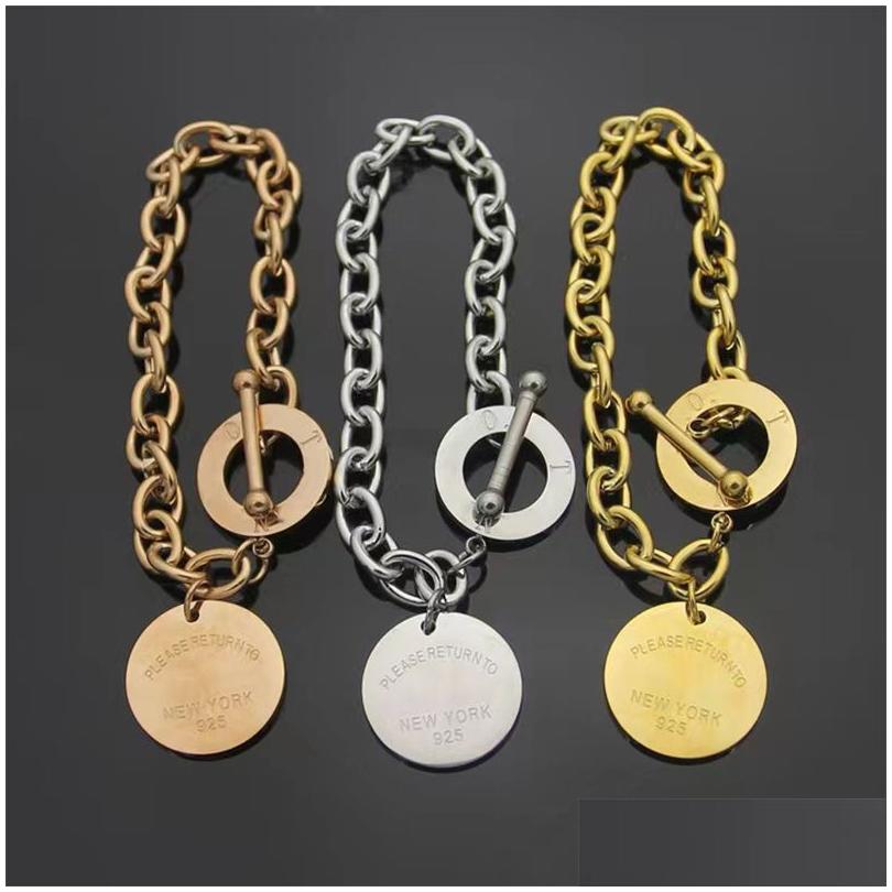 Charm Bracelets Brand Classic T Letter Round Card Pendant Bracelet Fashion Domineering Thick Chain Ot Buckle Designer For Men 316L T Dhen2
Charm Bracelets Brand Classic T Letter Round Card Pendant Bracelet Fashion Domineering Thick Chain Ot Buckle Designer For Men 316L T Dhen2