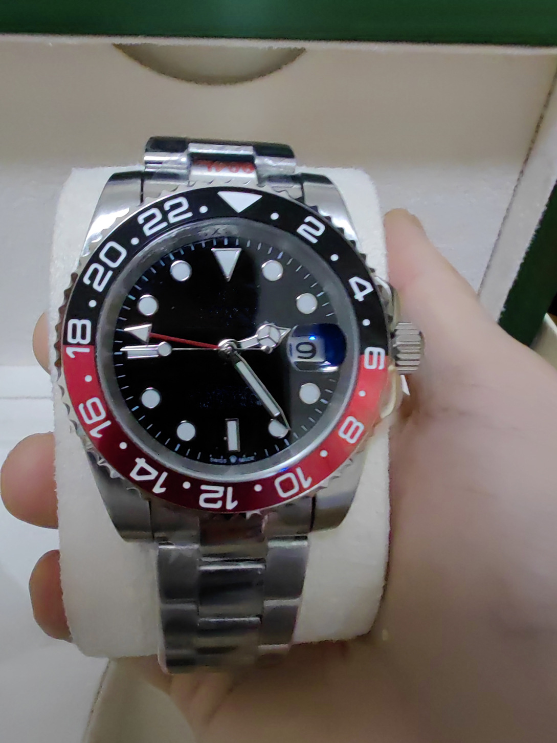 Men's Watch GMT II-126710 Batman 6-color 40mm ceramic watch ring luxury men's mechanical automatic movement wrist watch with original box paper 2023, Style 6 original box+watch
Men's Watch GMT II-126710 Batman 6-color 40mm ceramic watch ring luxury men's mechanical automatic movement wrist watch with original box paper 2023, Style 6 original box+watch