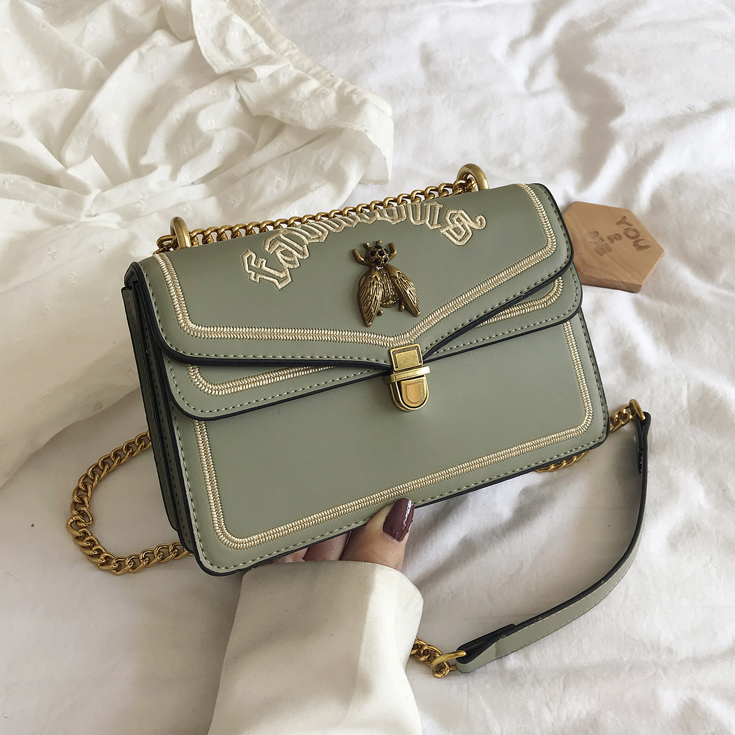 Hi Quality New Womens Color Splicing Shoulder Bags Little Bee Bags Fashion Designers Handbag Casual 2023 handbags, Black
Hi Quality New Womens Color Splicing Shoulder Bags Little Bee Bags Fashion Designers Handbag Casual 2023 handbags, Black