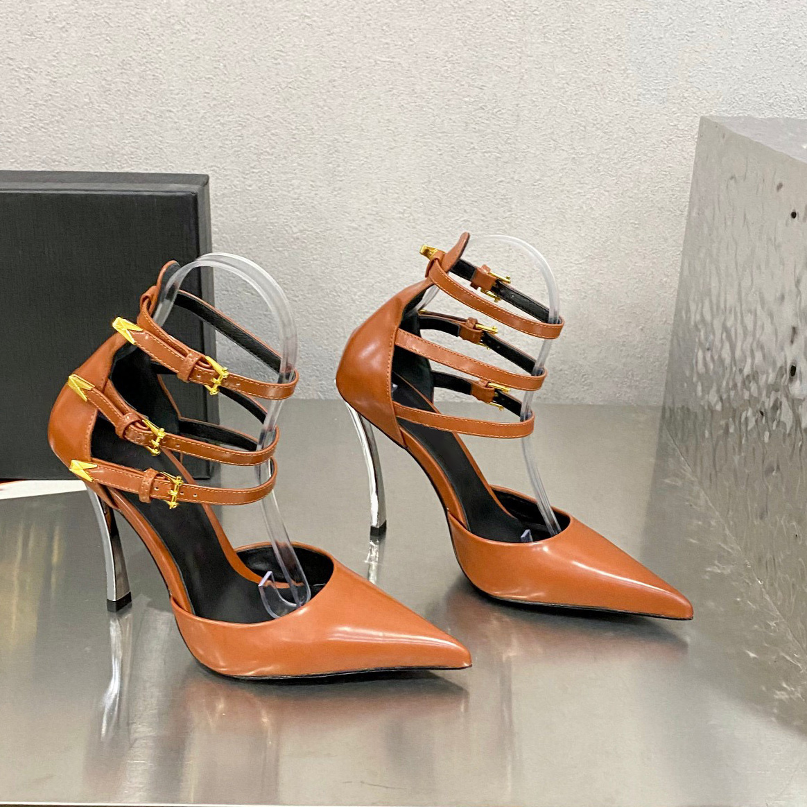 Pin-Point buckled Ankle Triple-Strap Pumps heels shoes calf Leather Stiletto sandals Heeled point toes women Luxury Designers Dress shoe Evening factory footwear, Beige
Pin-Point buckled Ankle Triple-Strap Pumps heels shoes calf Leather Stiletto sandals Heeled point toes women Luxury Designers Dress shoe Evening factory footwear, Beige