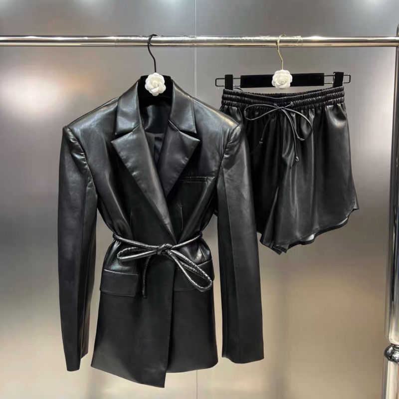 Women's Two Piece Pants PREPOMP Turn Down Collar Long Sleeve Slim Waist Black Pu Jacket Belt Women Coat Drawstring Stretch Shorts Two Piece Set GG335 230313
Women's Two Piece Pants PREPOMP Turn Down Collar Long Sleeve Slim Waist Black Pu Jacket Belt Women Coat Drawstring Stretch Shorts Two Piece Set GG335 230313