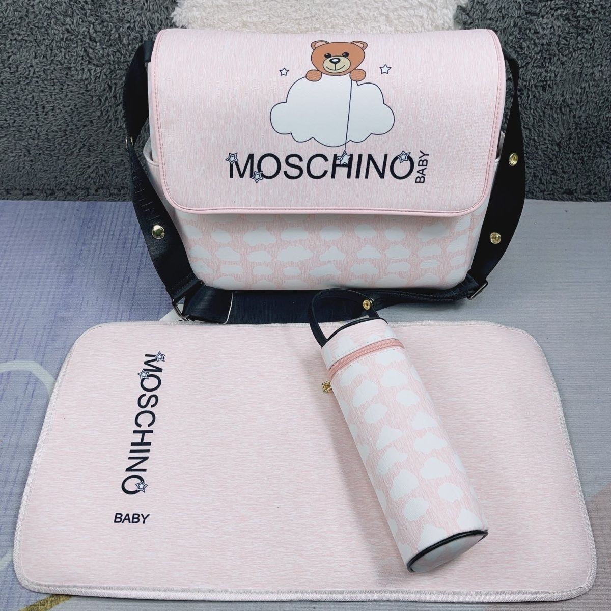 Mom baby diaper Bag 3-piece set high-quality designer print multifunctional Shoulder Bag Mom and girl gift creative B01
Mom baby diaper Bag 3-piece set high-quality designer print multifunctional Shoulder Bag Mom and girl gift creative B01