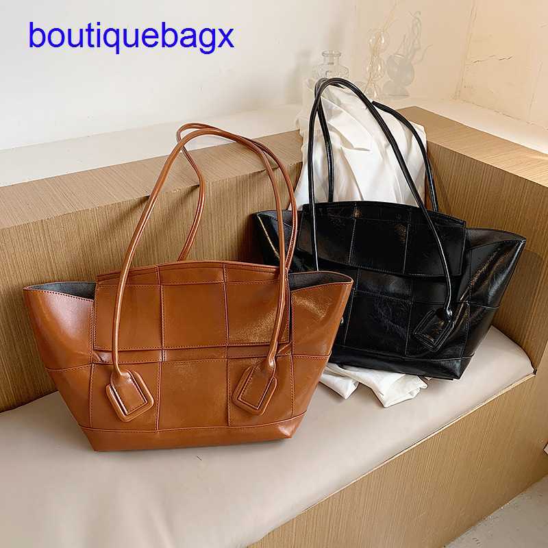 Luxury Bottegss Venetss Arco Evening Bags online store New Fashion Texture Trend Super Capacity One Shoulder Crossbody Women's Ver With logo YHFS, White
Luxury Bottegss Venetss Arco Evening Bags online store New Fashion Texture Trend Super Capacity One Shoulder Crossbody Women's Ver With logo YHFS, White