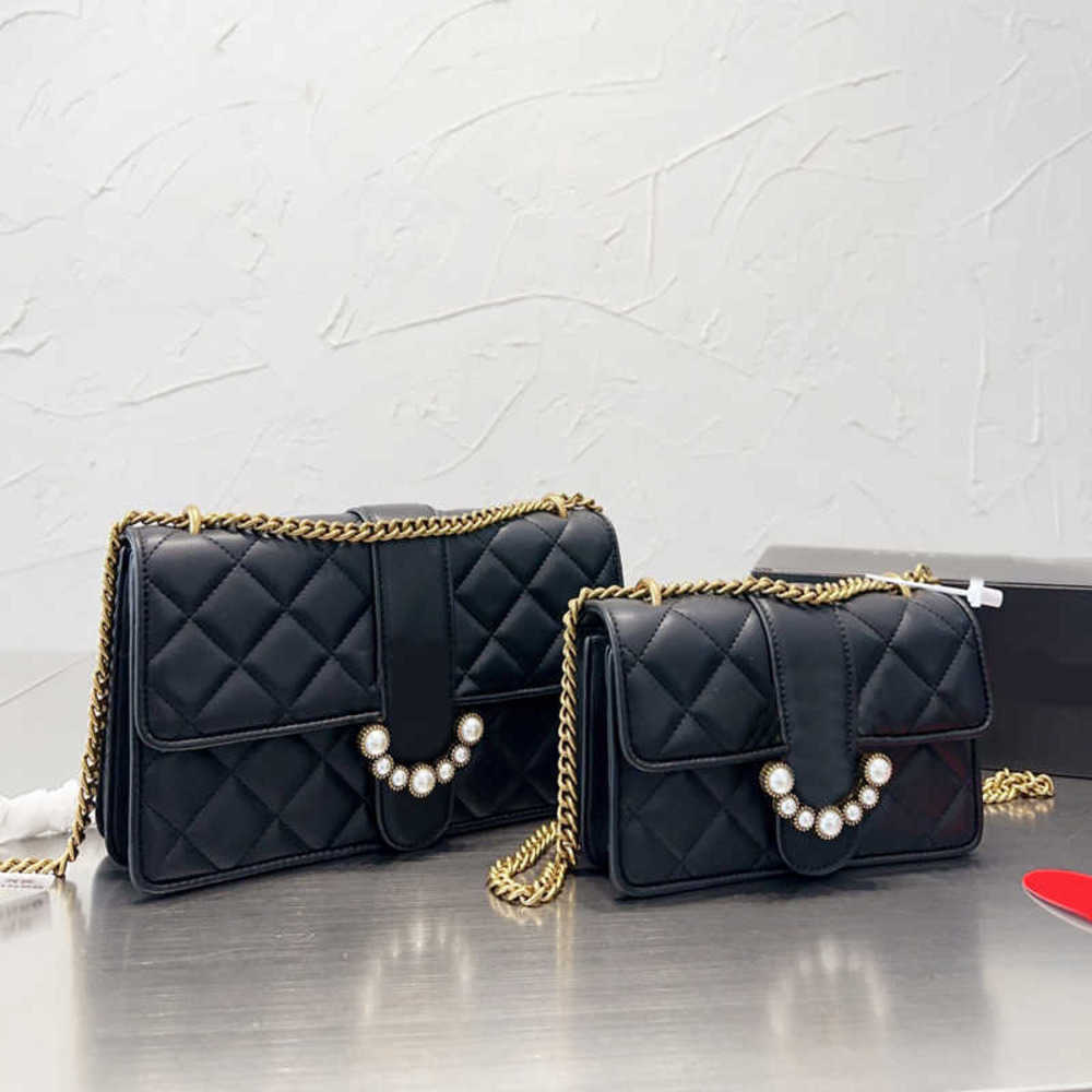Luxury Women Bag Shoulder Chain Quilted Pattern Imported Crossbody Bag Designer Large Capacity Handbags 221017, White
Luxury Women Bag Shoulder Chain Quilted Pattern Imported Crossbody Bag Designer Large Capacity Handbags 221017, White
