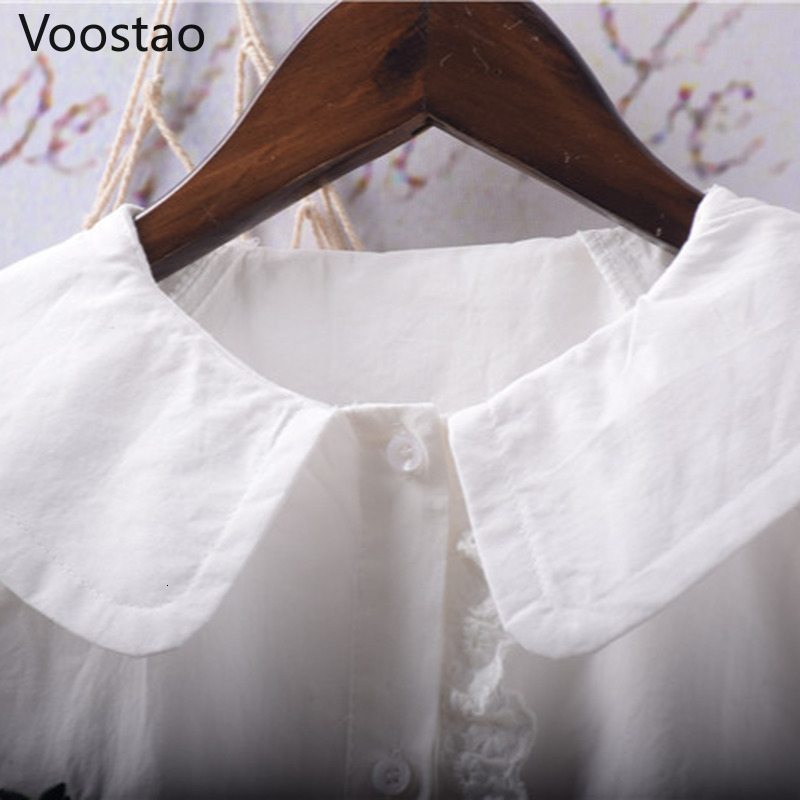 Women's Blouses Shirts Sweet Lolita Blouses Women Cute Strawberry Embroidery Lace Ruffles Peter Pan Collar JK Shirts Girls Flare Sleeve Blusas Mu