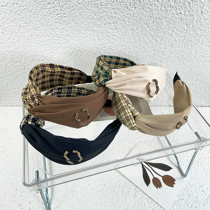 Classical Fasion Luxury Headband Brand Designer Two-Tone Headbands Knit Hair bands For Women Girl Brand Elastic Headband Casual Head Wrap
Classical Fasion Luxury Headband Brand Designer Two-Tone Headbands Knit Hair bands For Women Girl Brand Elastic Headband Casual Head Wrap
