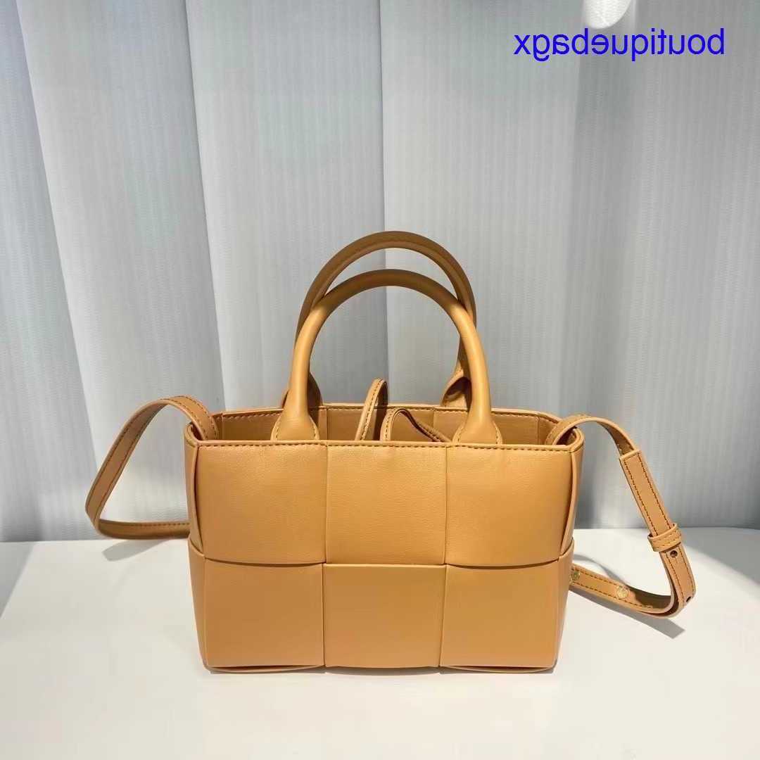 Luxury Bottegss Venetss Arco Evening Bags online store spring mini 2023 and summer new woven leather carrying bag commuting fashio With logo GG6C, Black4
Luxury Bottegss Venetss Arco Evening Bags online store spring mini 2023 and summer new woven leather carrying bag commuting fashio With logo GG6C, Black4