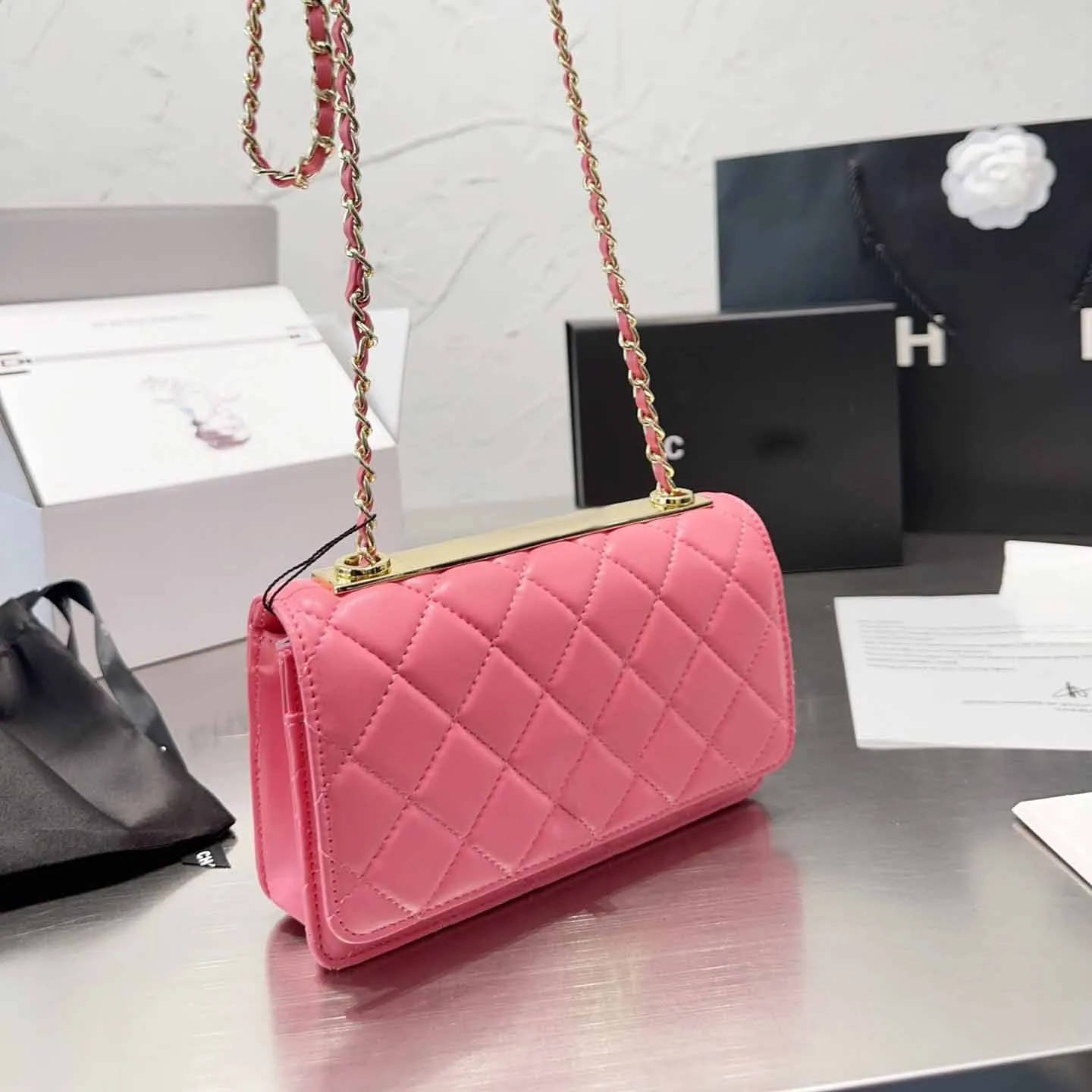 19 Classic Fashion Wealth Bag Womens Mini Crossbody Bags Quilted Diamond Lattice Hardware Metal Chain Luxury Designer Outdoor Portable Luggage Coin Wallet 20x13cm, Pink
19 Classic Fashion Wealth Bag Womens Mini Crossbody Bags Quilted Diamond Lattice Hardware Metal Chain Luxury Designer Outdoor Portable Luggage Coin Wallet 20x13cm, Pink
