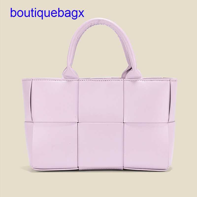 Luxury Bottegss Venetss Arco Evening Bags online store new Fashion trend large woven handbag 2023 fashion carry-on cross-body Kore With logo GD81, Black8
Luxury Bottegss Venetss Arco Evening Bags online store new Fashion trend large woven handbag 2023 fashion carry-on cross-body Kore With logo GD81, Black8