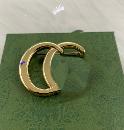 Fashion Designer Brooch New Retro Alphabet Multilateral Diamond Plant Flower Pin Female Temperament Light Luxury Breastpin Wholesale
Fashion Designer Brooch New Retro Alphabet Multilateral Diamond Plant Flower Pin Female Temperament Light Luxury Breastpin Wholesale