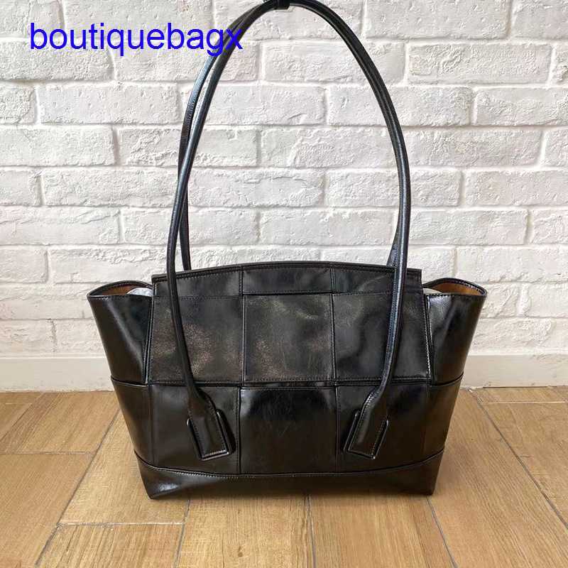 Luxury Bottegss Venetss Arco Evening Bags online store Wing 2023 Cowhide Large New Fashion Shoulder Capacity Network Red Texture U With logo HDMC, Black4
Luxury Bottegss Venetss Arco Evening Bags online store Wing 2023 Cowhide Large New Fashion Shoulder Capacity Network Red Texture U With logo HDMC, Black4