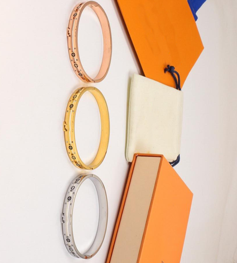 Fashion Style Bracelets Women Bangle Designer Letter Bracelet 18K Gold Plated Silver Plated Stainless steel Wedding Lovers Gifts Jewelry
Fashion Style Bracelets Women Bangle Designer Letter Bracelet 18K Gold Plated Silver Plated Stainless steel Wedding Lovers Gifts Jewelry