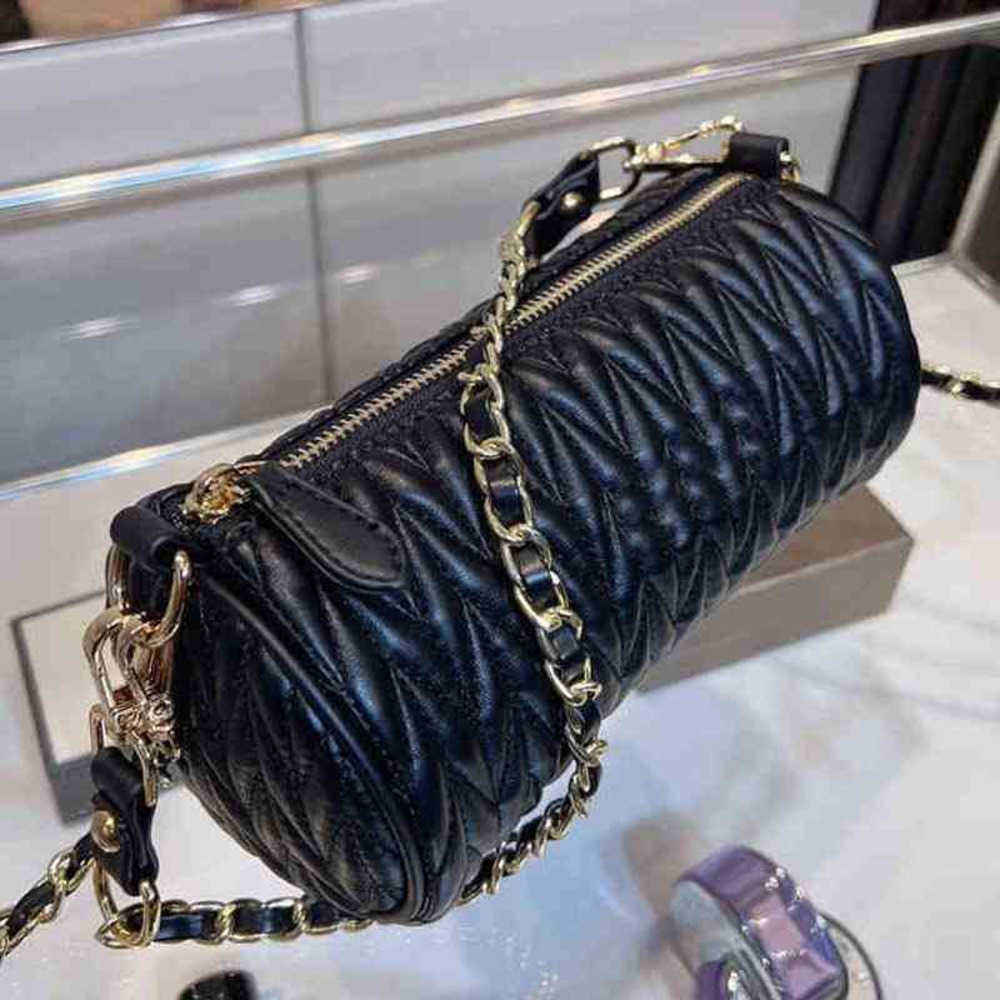 Shoulder Bags Drum bag Tote Lady Pillow Casual Handbags Fashion Cylindrical Cross Wallets Coin Pouch Long Zipper Crossbody Female Purses 220416, Black
Shoulder Bags Drum bag Tote Lady Pillow Casual Handbags Fashion Cylindrical Cross Wallets Coin Pouch Long Zipper Crossbody Female Purses 220416, Black