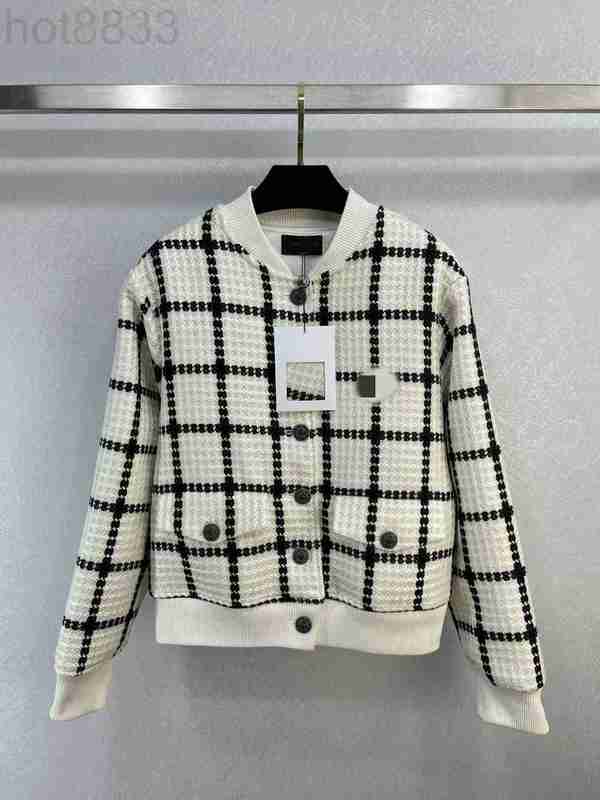 Women' Jackets Designer 2023 New Spring Milan Runway Stand Collar Long Sleeve Fashion Brand Same Style Coats EB4D, Contrast color
Women' Jackets Designer 2023 New Spring Milan Runway Stand Collar Long Sleeve Fashion Brand Same Style Coats EB4D, Contrast color