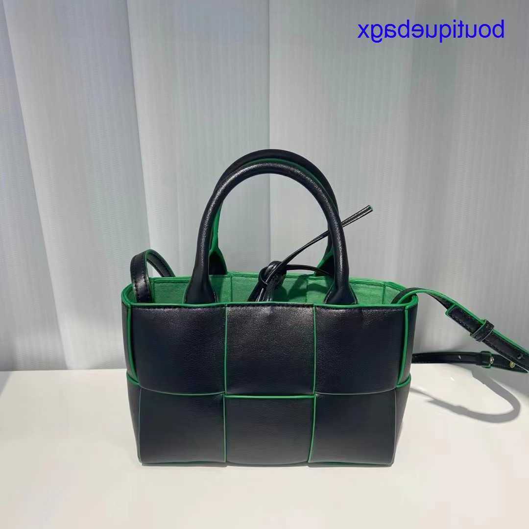 Luxury Bottegss Venetss Arco Evening Bags online store arco bag Spring tote 2023 mini leather new woven portable basket single sho With logo 181M, Oat color
Luxury Bottegss Venetss Arco Evening Bags online store arco bag Spring tote 2023 mini leather new woven portable basket single sho With logo 181M, Oat color