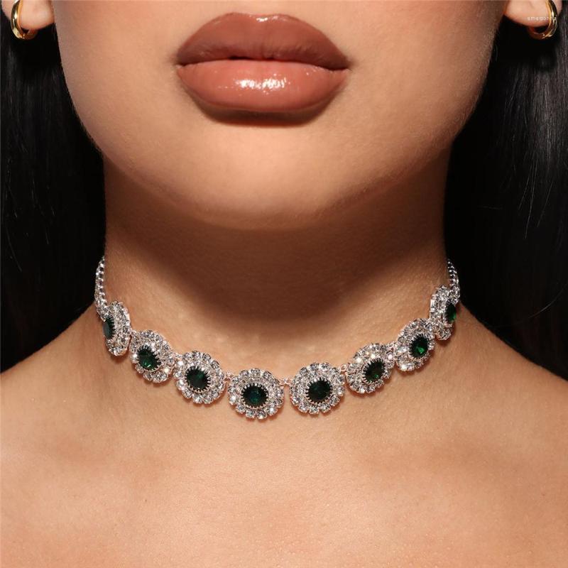 Choker Vintage Fashion Emerald Small Flower Necklace Boho Ladies Wedding Dinner Sparkling Rhinestone Fine Jewelry Accessories
Choker Vintage Fashion Emerald Small Flower Necklace Boho Ladies Wedding Dinner Sparkling Rhinestone Fine Jewelry Accessories