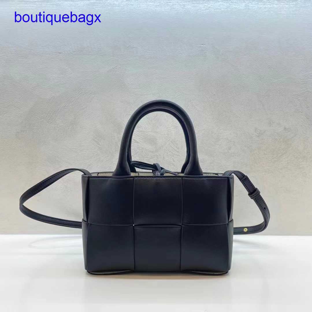 Luxury Bottegss Venetss Arco Evening Bags online store mini 2023 new leather woven spring and summer carrying bag commuting fashio With logo LYSA, Black4
Luxury Bottegss Venetss Arco Evening Bags online store mini 2023 new leather woven spring and summer carrying bag commuting fashio With logo LYSA, Black4
