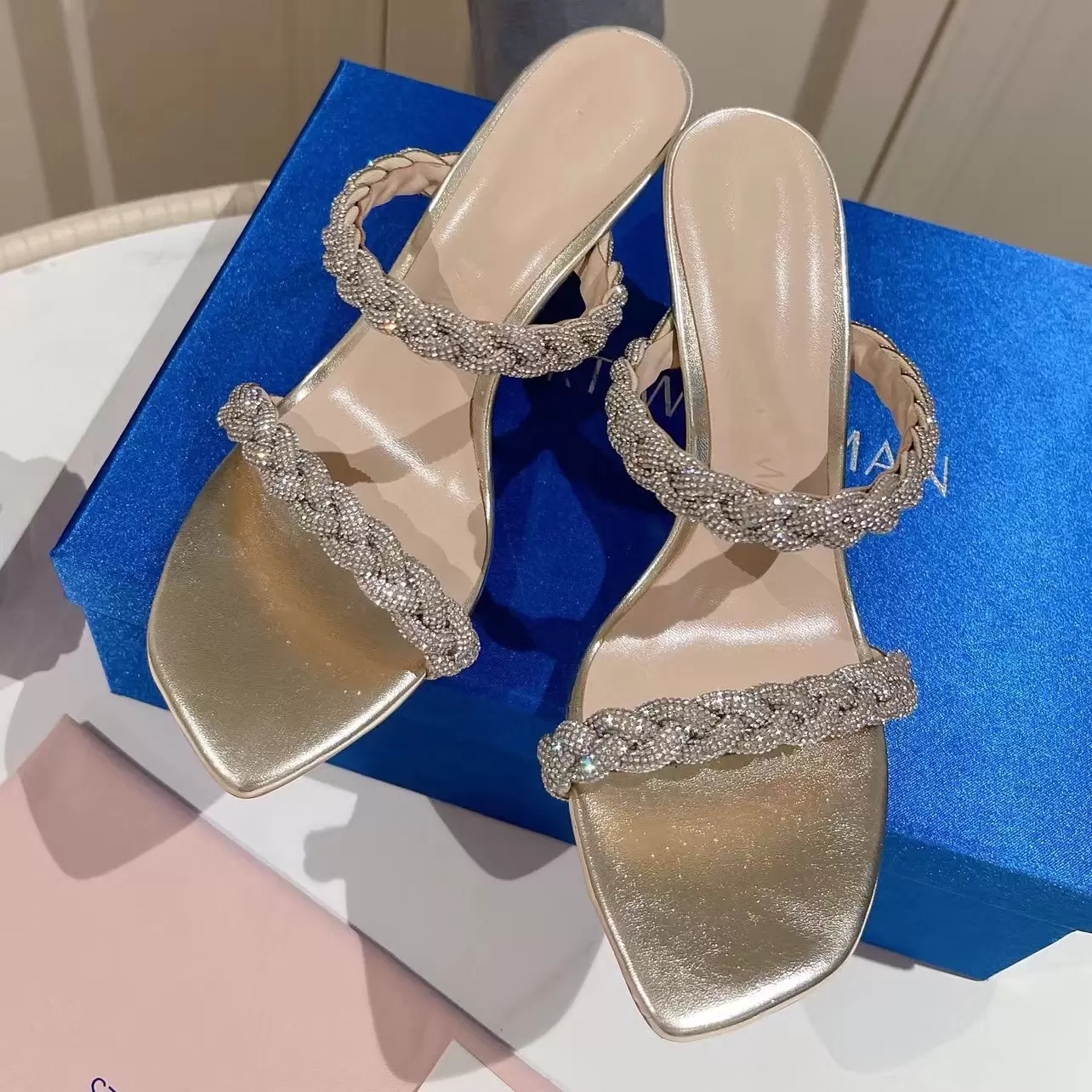 woman slippers Classic High heeled Sandals Designer Heels 7.5cm leather Suede parties wedding dress Occupation summer sexy Sliders Sandal size 35-41 with box
woman slippers Classic High heeled Sandals Designer Heels 7.5cm leather Suede parties wedding dress Occupation summer sexy Sliders Sandal size 35-41 with box