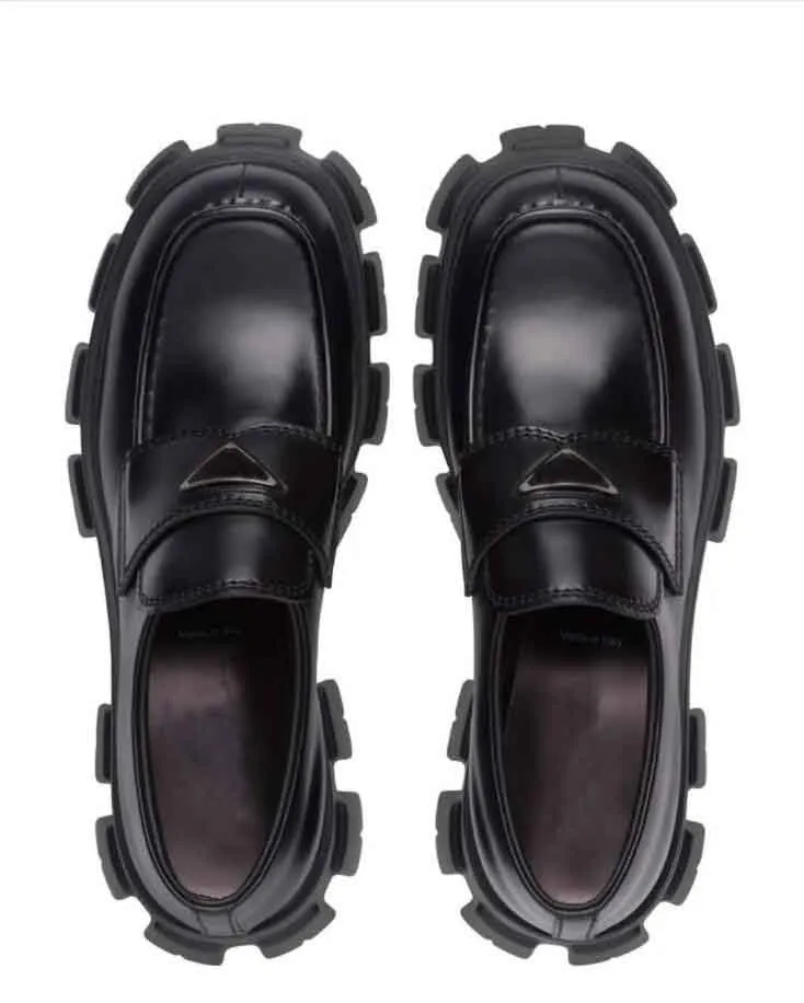 Designer Dress Shoe Blacks Cowhide Platform Sneakers Loafers Rubber Black Shiny Leather Chunky Round Head Sneaker platforms Bottom Shoe With box size 35-41
Designer Dress Shoe Blacks Cowhide Platform Sneakers Loafers Rubber Black Shiny Leather Chunky Round Head Sneaker platforms Bottom Shoe With box size 35-41