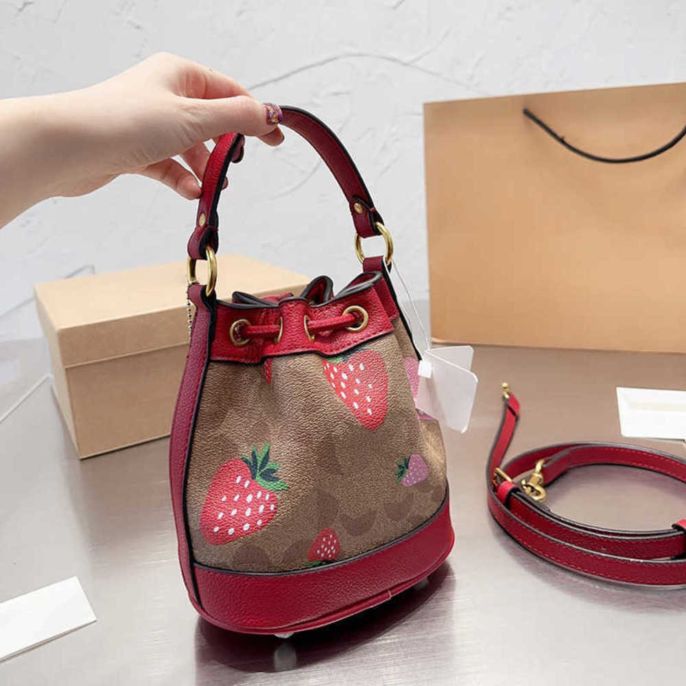 shoulder bag crossbody designer bags handbag women Elegant Strawberry Leather bucket bag large beach totes lady purse 230223, Bucket 15x20cm
shoulder bag crossbody designer bags handbag women Elegant Strawberry Leather bucket bag large beach totes lady purse 230223, Bucket 15x20cm