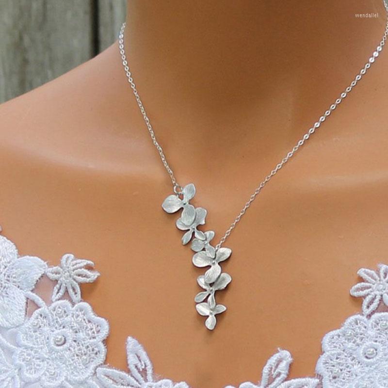 Pendant Necklaces Luxury Silver Color Leaf Flower Necklace For Bride Wedding Jewelry Ladies Exquisite Clavicle Chain Gift
Pendant Necklaces Luxury Silver Color Leaf Flower Necklace For Bride Wedding Jewelry Ladies Exquisite Clavicle Chain Gift