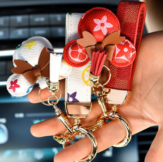 Flower Letter Print Design Metal Car Keychain Bag Pendant Charm Key Ring Holder for Women Men Fashion PU Leather Animal Key Chain Accessories
Flower Letter Print Design Metal Car Keychain Bag Pendant Charm Key Ring Holder for Women Men Fashion PU Leather Animal Key Chain Accessories
