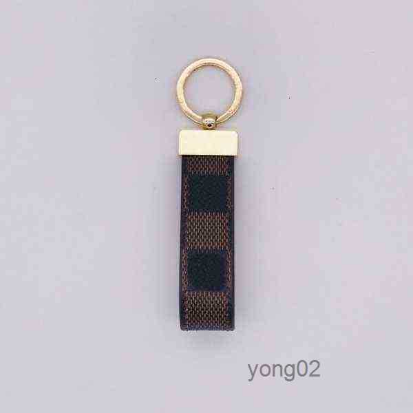 Designer Keychain Key Chain Buckle Keychains Lovers Handmade Leather Keyring Pendant Accessories Color with Dust Bagijwo
Designer Keychain Key Chain Buckle Keychains Lovers Handmade Leather Keyring Pendant Accessories Color with Dust Bagijwo