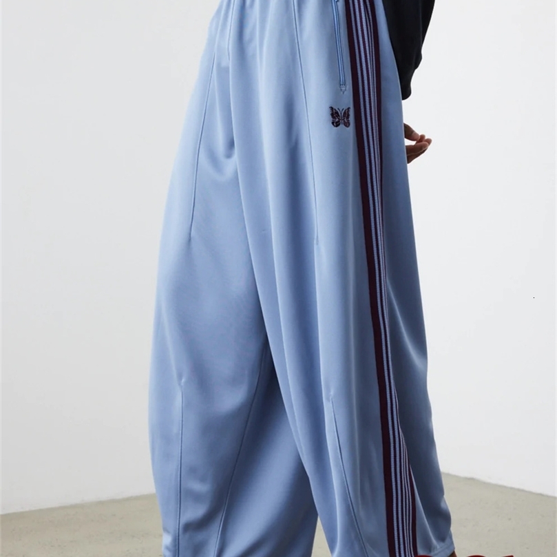Mens Pants 2023 Blue Needles Wide Leg Pants Men Women 1 1 Needles Track Pants Classic Oversized Embroidered Butterfly Trousers 230313, Ivory
Mens Pants 2023 Blue Needles Wide Leg Pants Men Women 1 1 Needles Track Pants Classic Oversized Embroidered Butterfly Trousers 230313, Ivory
