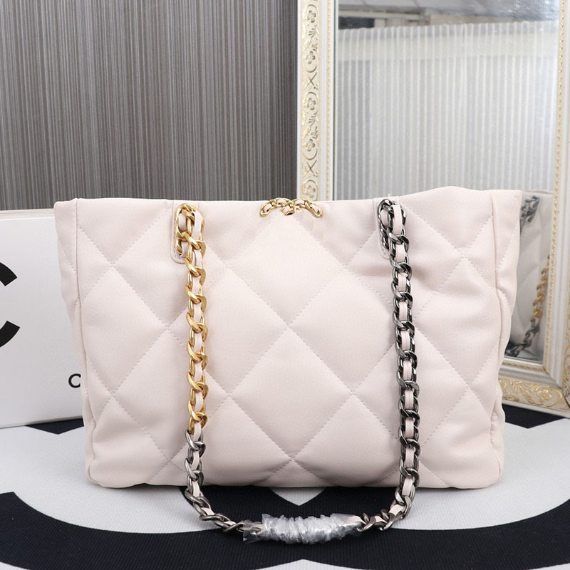 Famous Designer Tote Bag Sheepskin Women's Shoulder Shopping Bag Large Capacity Handbag Purse Metal Chain Embellished Messenger Bag Ringer, White
Famous Designer Tote Bag Sheepskin Women's Shoulder Shopping Bag Large Capacity Handbag Purse Metal Chain Embellished Messenger Bag Ringer, White