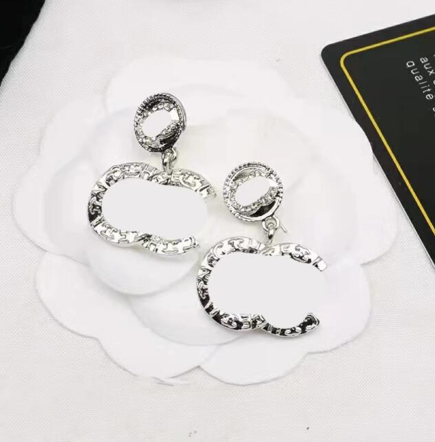 925 Silver Brand Letters Stud Geometric Classics Famous Hoop Earrings for Ladies Crystal Rhinestone Pearl Earring Studs Earrings for Women Jewelry
925 Silver Brand Letters Stud Geometric Classics Famous Hoop Earrings for Ladies Crystal Rhinestone Pearl Earring Studs Earrings for Women Jewelry