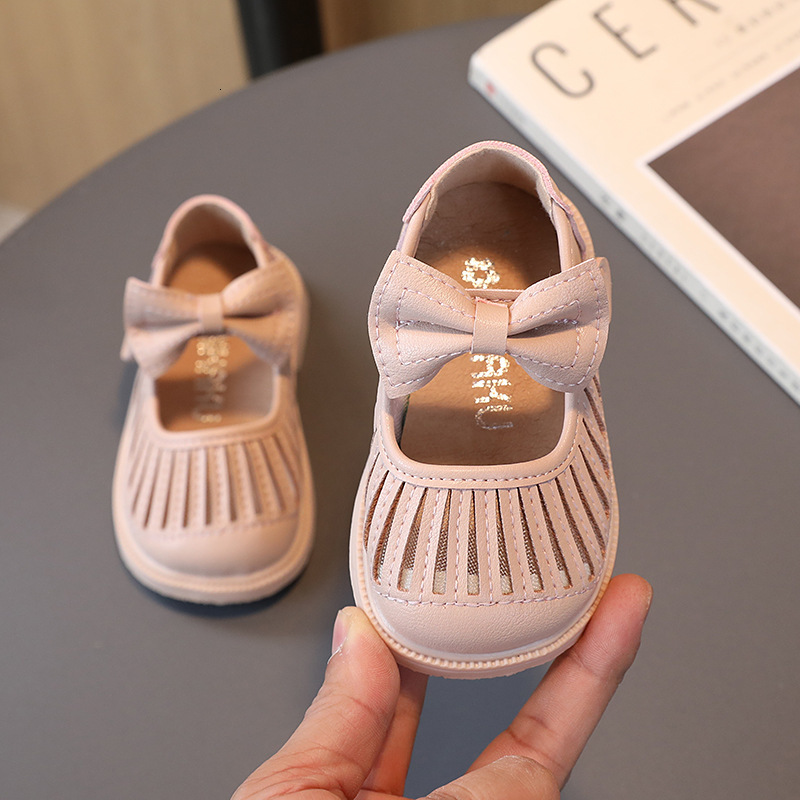 First Walkers Baby Girls Walking Shoes Hollowed-out Solid Color Bow PU Lovely Breathable Shallow Kids Leather Shoes Children Flats 230314