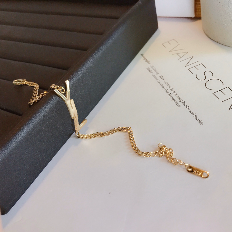 Luxury Womens Designer Brand Letter Chain Bracelet 18k Gold Plated Celebrity Bracelet Premium Accessories Couple Party Jewelry Family Gifts
Luxury Womens Designer Brand Letter Chain Bracelet 18k Gold Plated Celebrity Bracelet Premium Accessories Couple Party Jewelry Family Gifts
