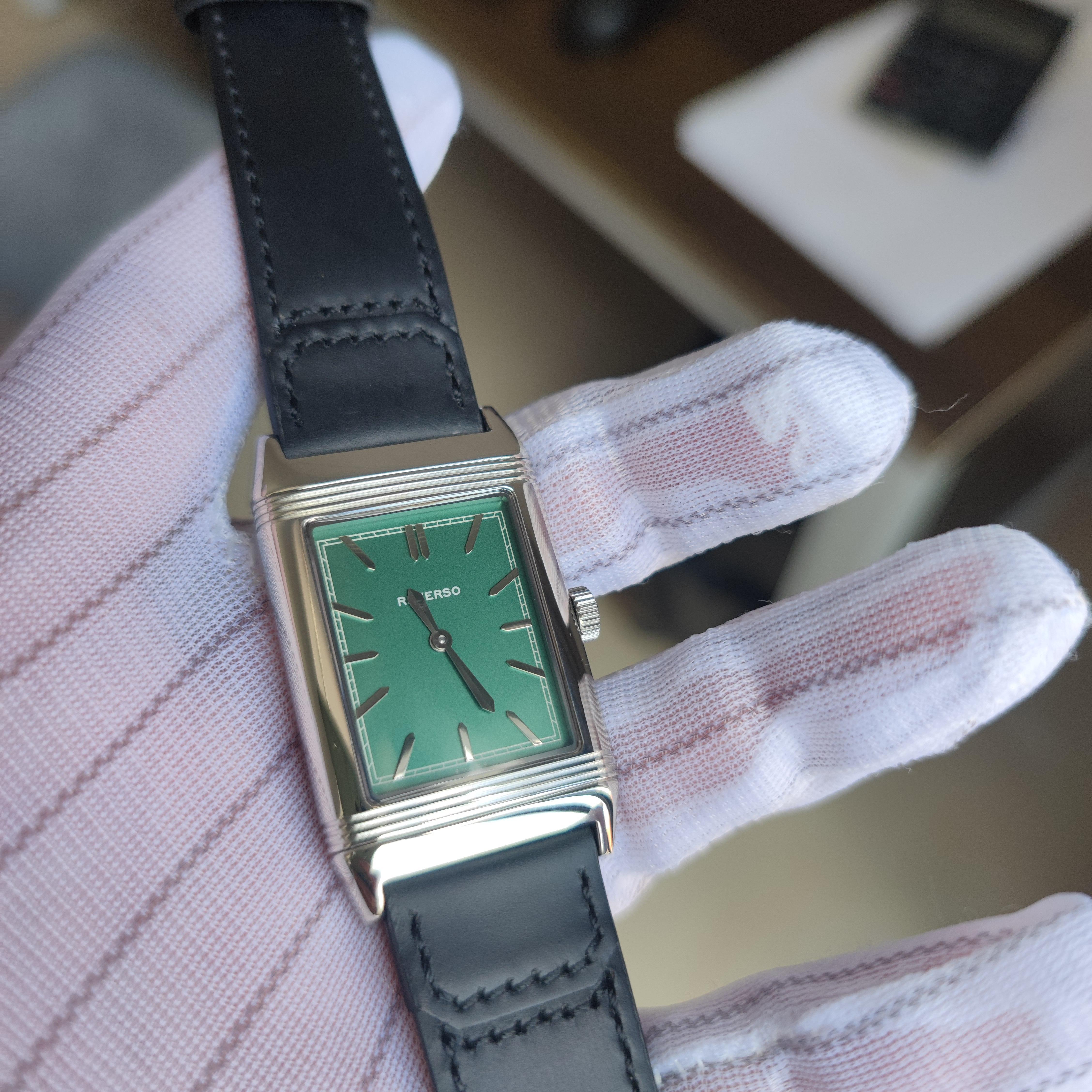 27x46mm Reverso watch newest mirror face Ultra Thin 3978480 Stainless Steel Japan Quartz MEN WOMEN WATCHES top quality waterproof wristwatch lovers gift birthday, 50m waterproof
27x46mm Reverso watch newest mirror face Ultra Thin 3978480 Stainless Steel Japan Quartz MEN WOMEN WATCHES top quality waterproof wristwatch lovers gift birthday, 50m waterproof