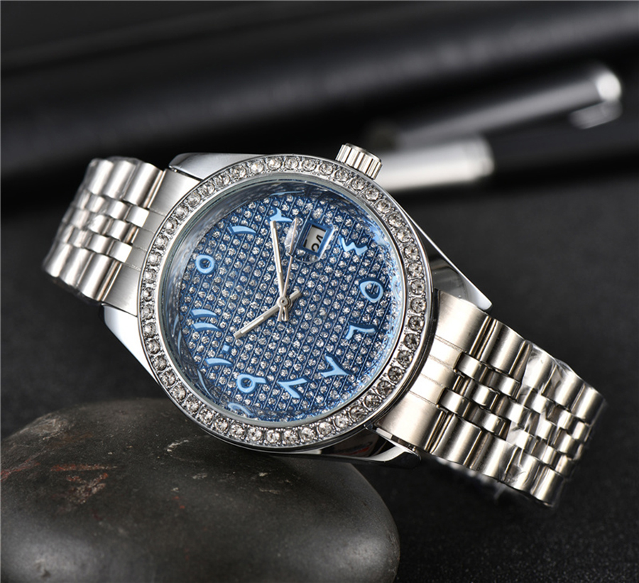 Fashion Full Brand Wrist Watches Men Male Crystal Style 40 mm Date Luxury With Logo Steel Metal Band Quartz Clock X291, Gold silver red
Fashion Full Brand Wrist Watches Men Male Crystal Style 40 mm Date Luxury With Logo Steel Metal Band Quartz Clock X291, Gold silver red
