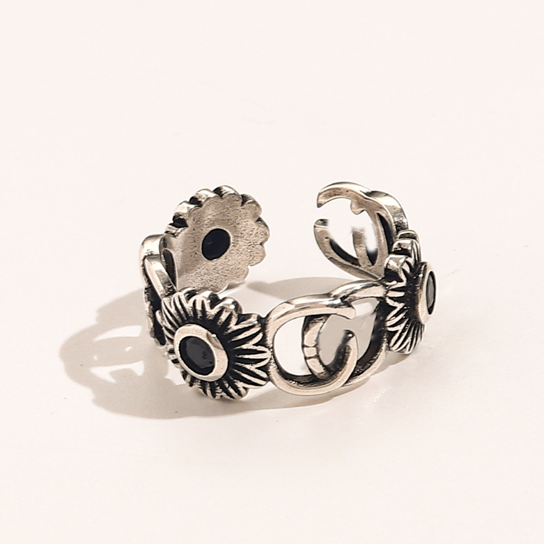 Designer Rings Womens Love Charms Black Crystal 18K Gold Plated Copper Finger Adjustable Ring Luxury Accessories Wedding Jewelry Supplies ZG1391
Designer Rings Womens Love Charms Black Crystal 18K Gold Plated Copper Finger Adjustable Ring Luxury Accessories Wedding Jewelry Supplies ZG1391