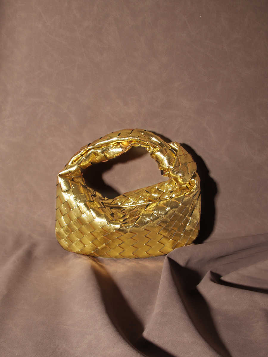 bottegas bags venetas Mini gold knotted woven bag lady's hand holding dinner bag advanced feeling hand holding bag handbag soft leather dumplings bag, Golden
bottegas bags venetas Mini gold knotted woven bag lady's hand holding dinner bag advanced feeling hand holding bag handbag soft leather dumplings bag, Golden