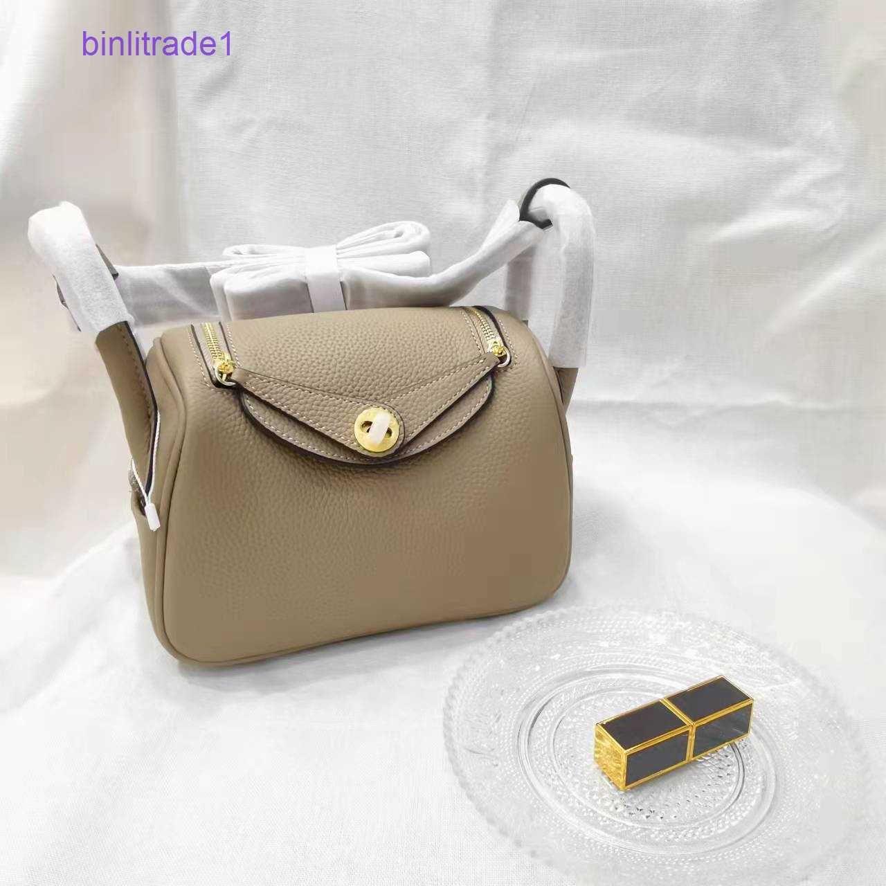 Designer Original lindi togo 2020 small litchi new head layer cow leather single shoulder diagonal span portable doctor's bag gold buckle of sale VYK4, Rose pink
Designer Original lindi togo 2020 small litchi new head layer cow leather single shoulder diagonal span portable doctor's bag gold buckle of sale VYK4, Rose pink