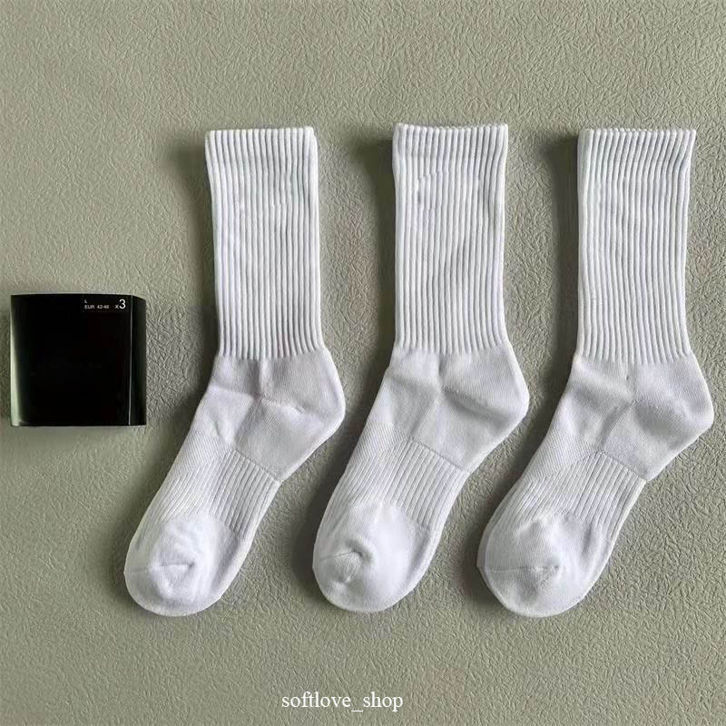 Mens socks Designer Women Wholesale Cotton All match classic Ankle Letter Breathable black and white Football basketball Sports Sock, Color 6
Mens socks Designer Women Wholesale Cotton All match classic Ankle Letter Breathable black and white Football basketball Sports Sock, Color 6