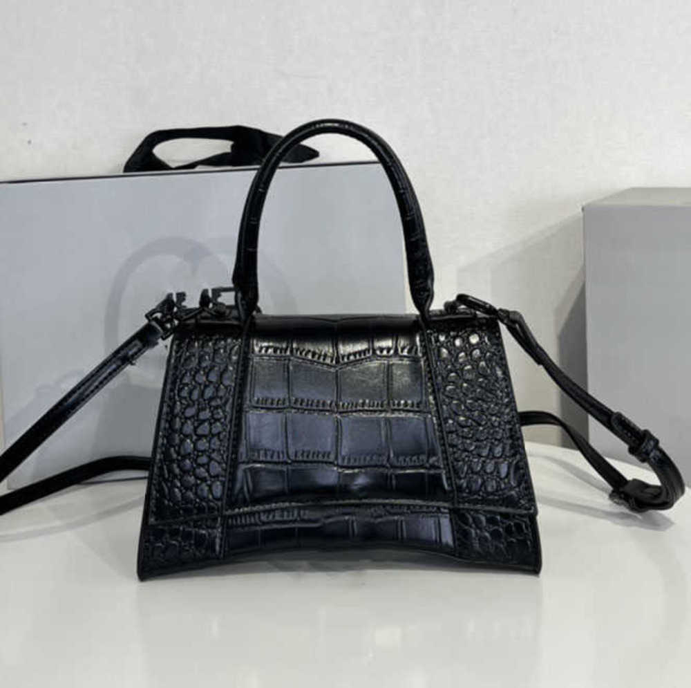 Shoulder Bags Top quality Genuine leather crossbody Evening Women's men tote Luxury Designer fashion presbyopia wallet crocodile balenciga 2023, Khaki crocodile pattern
Shoulder Bags Top quality Genuine leather crossbody Evening Women's men tote Luxury Designer fashion presbyopia wallet crocodile balenciga 2023, Khaki crocodile pattern