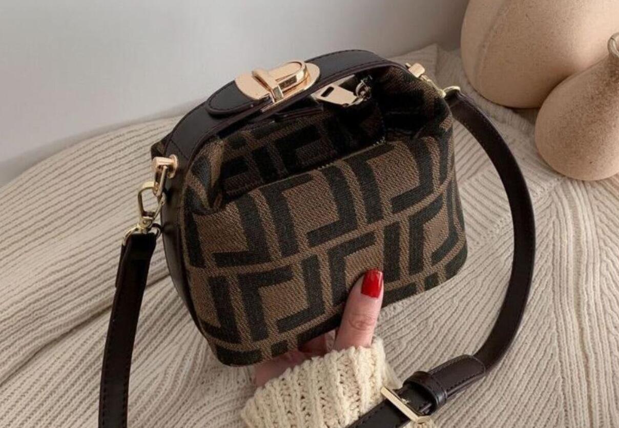 Designer Evening Bag Fashion Luxury Shoulder Bags online Suitcases handbag top Armpit Womens Vintage genuine Hand Crossbody Luggages, Brown
Designer Evening Bag Fashion Luxury Shoulder Bags online Suitcases handbag top Armpit Womens Vintage genuine Hand Crossbody Luggages, Brown