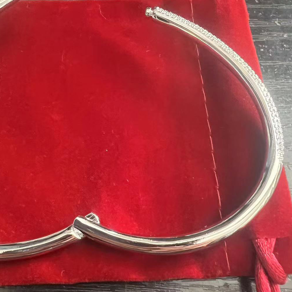 Luxury Wedding Bracelets Women Man Gold Plated Cuff Nail Bracelet Full Diamond Bracelet for Lover Jewelry For Valentine's Day Gift
Luxury Wedding Bracelets Women Man Gold Plated Cuff Nail Bracelet Full Diamond Bracelet for Lover Jewelry For Valentine's Day Gift