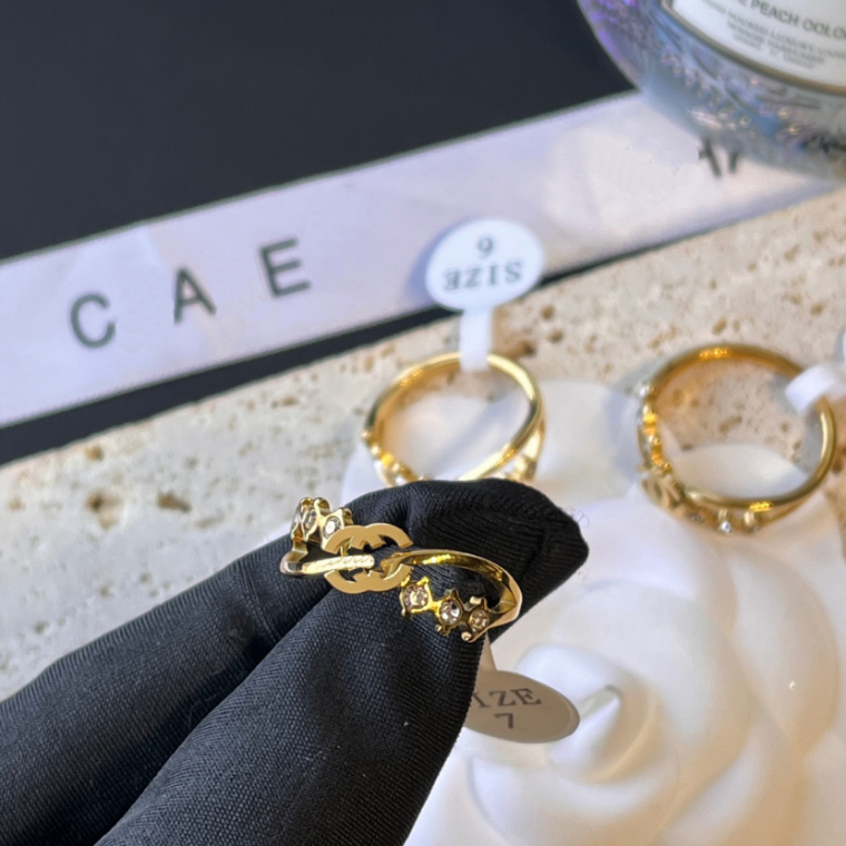 18k Gold-plated Letter Rings Luxury Design Wedding Ring Fashion Brand Jewelry Love Hollowed Out Diamond Ring Premium Accessories Lovers Family Gifts
18k Gold-plated Letter Rings Luxury Design Wedding Ring Fashion Brand Jewelry Love Hollowed Out Diamond Ring Premium Accessories Lovers Family Gifts