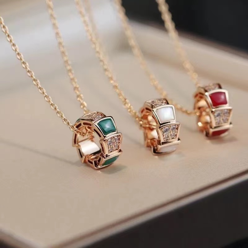 Snake pendant necklace necklace S925 sterling silver chain agate snake pendant fashion gift