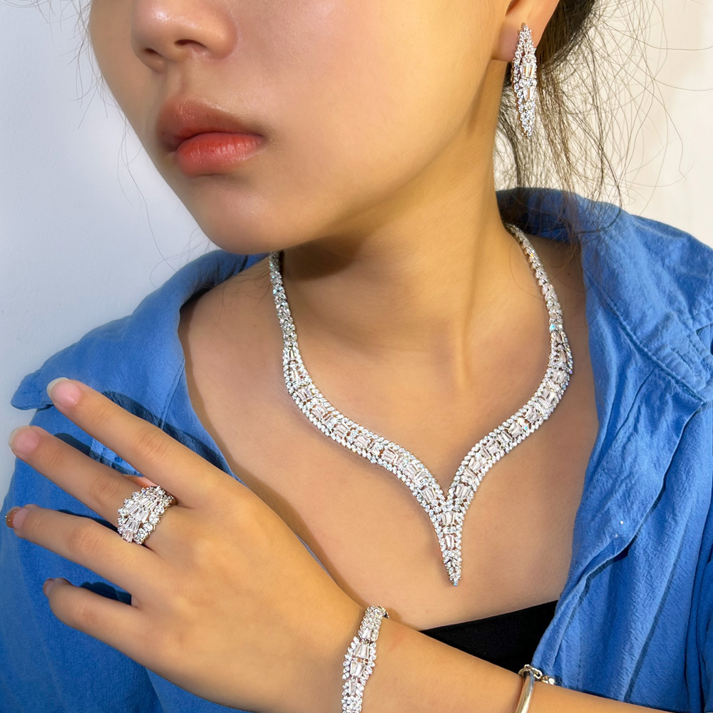 Luxury Dubai Diamond Jewelry set 925 Sterling Silver Engagement Wedding Rings Earrings Necklace Bracelet For Women Party Jewelry
Luxury Dubai Diamond Jewelry set 925 Sterling Silver Engagement Wedding Rings Earrings Necklace Bracelet For Women Party Jewelry