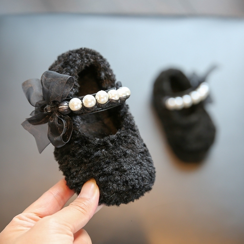 First Walkers 12-16cm Cute String Bead Little Princess Winter Dress Shoes Solid Warm Velvet Toddler Girls Casual Shoes Walkers With Lace Bow 230314