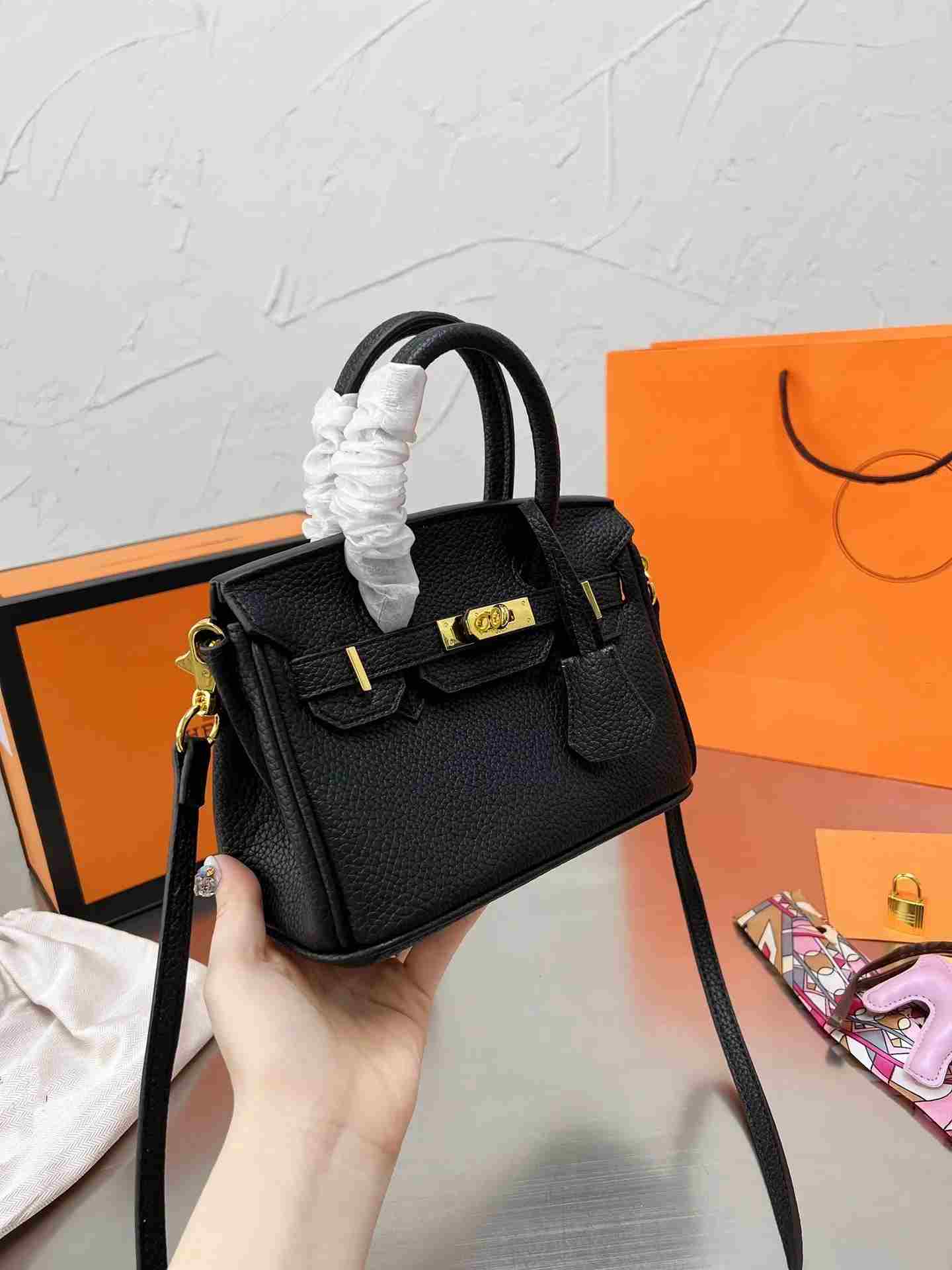 2023 new women's bag large capacity handbag single shoulder cross bridal wedding bag litchi pattern platinum bag, Black
2023 new women's bag large capacity handbag single shoulder cross bridal wedding bag litchi pattern platinum bag, Black