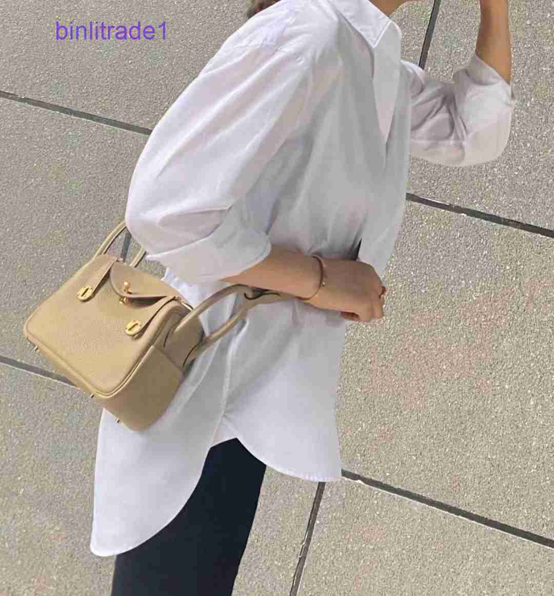 Designer Original women's leather High-end bag Lindys quality mini small messenger doctor nurse's of sale 3WW3, Chicken yellow (gold buckle;silver
Designer Original women's leather High-end bag Lindys quality mini small messenger doctor nurse's of sale 3WW3, Chicken yellow (gold buckle;silver