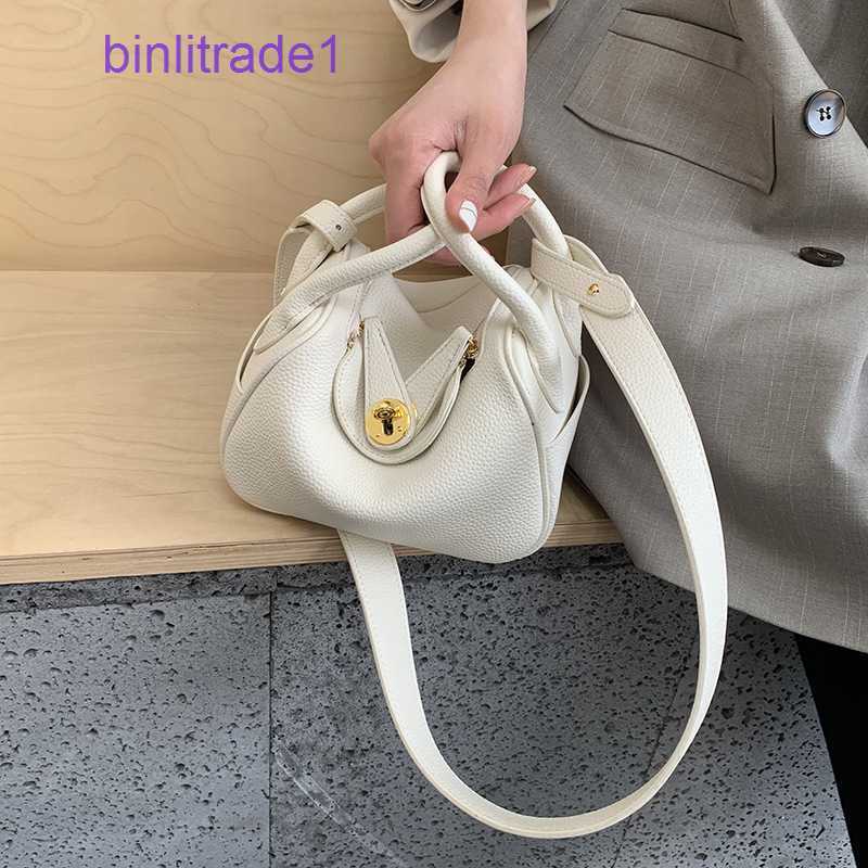Designer Original Makaron color portable pillow bag Fashion for women Lindys Spring and summer 2023 new litchi grain single shoulder messenger of sale YAKA, Black7
Designer Original Makaron color portable pillow bag Fashion for women Lindys Spring and summer 2023 new litchi grain single shoulder messenger of sale YAKA, Black7