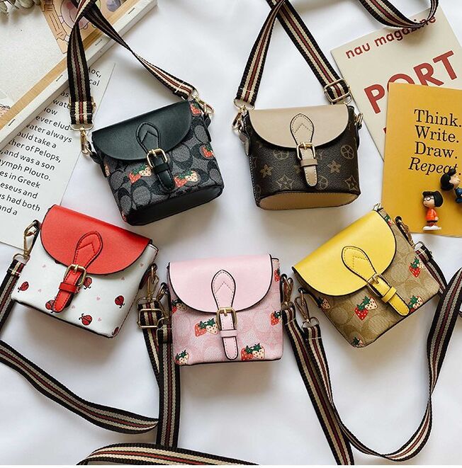 Cute children square handbag 2023 baby chain princess bag mini girls purse factory supply, Black
Cute children square handbag 2023 baby chain princess bag mini girls purse factory supply, Black