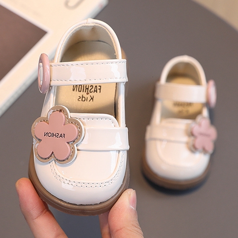 First Walkers 12-14cm Flower Dress Shoes For Baby Girls Solid Bright Soft Kids Spring Shoes Toddler Woman Party Wedding Dance Shoes 230314